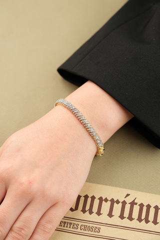 Çildan Womens Gold Özel Tasarım Zirkon Taşlı Kelepçe Bileklik