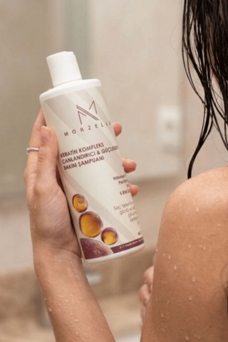 Keratin Ve Kolajen İçerikli Dolgunlaştırıcı Canlandırıcı Şampuan 400 Ml Tüm Saç Tipleri