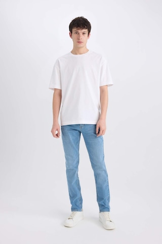 DeFacto Pedro Slim Fit Dar Kalıp Normal Bel Dar Paça Jean Pantolon D8583AX25SPNM39