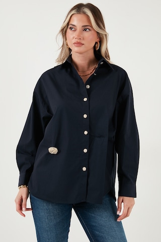 Lela Pamuklu Regular Fit Broş Detaylı Uzun Kollu Bayan Gömlek 6834990 Lacivert