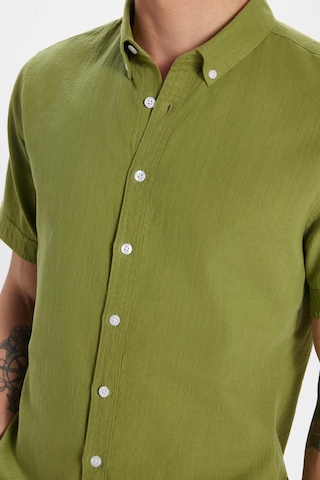 Tudors Erkek Slim Fit Dar Kesim Kısa Kollu %100 Pamuk Keten Doku Haki Düğmeli Yaka Gömlek-32811 Haki