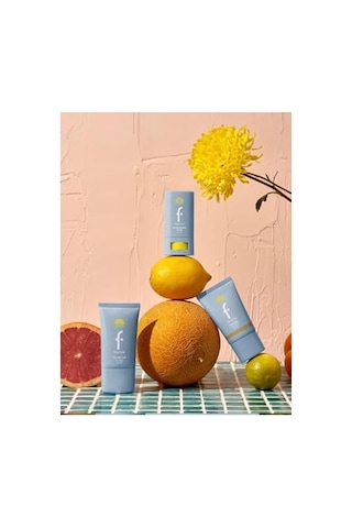 Sun Lovers Nemlendirici Etkili & Doğal Bitişli Renkli Güneş Koruyucu Spf50-006 Golden Beıge