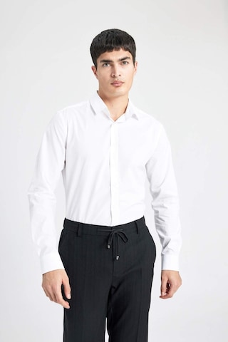 DeFacto Slim Fit Dar Kesim İtalyan Yaka Non Iron Ütü Gerektirmeyen Uzun Kollu Beyaz Gömlek A7803AX24SPWT32