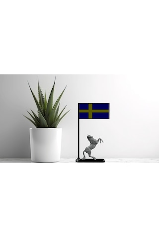 İsveç Bayrağı Temalı Masa Dekoru Şaha Kalkmış At Figürlü 3d Baskı