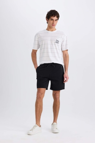 Defacto Regular Fit Düz Paça Beli Bağcıklı Cepli Basic Düz Şort B8672AX24SM Siyah