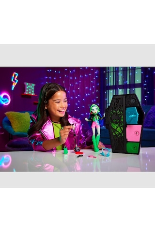 Monster High Neon Frights Bebekler - Ghoulia HNF81