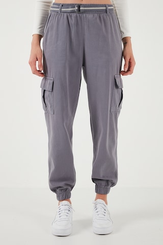 Lela Pamuklu Standart Fit Normal Bel Lastikli Paça Kemerli Jogger Bayan Pantolon 668Yp5045 Gri