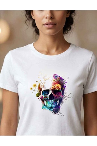Beyaz / Siyah Kadın Bisiklet Yaka Renkli Çiçekli Kurukafa Baskılı Pamuklu T-shirt Beyaz