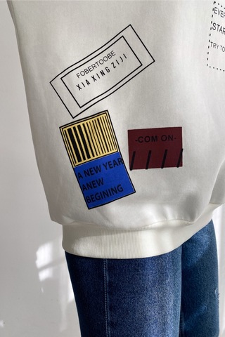 Femelle Kadın Beyaz Düşük Omuz 3 İplik Şardonlu Oversize Pamuk Sweatshirt