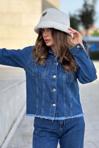 Kadın Mavi Çift Cepli, Eteği Püsküllü, Kaliteli Jeans Kumaş, Rahat Kesim, Kot Ceket Mavi