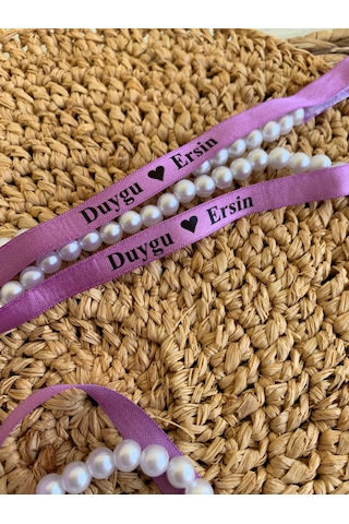 Dökülen İncili Isimli Yüzük Kurdelesi Söz Kurdelesi Lila