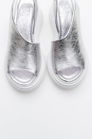 Luvishoes Agusto Metalik Gümüş Hakiki Deri Kadın Dolgu Topuk Sandalet Gümüş