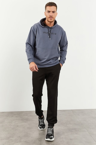 Tommy Life Petrol - Siyah Kapüşonlu Kanguru Cep Lastik Paça Erkek Oversize Eşofman Takımı - 85117 Petrol Mavi