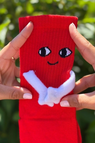 Lousocks Unisex Kırmızı Elele Tutuşan - Halay Çeken Çorap 1 Çift - Sevimli Yüz İfadeli Soket Çorap
