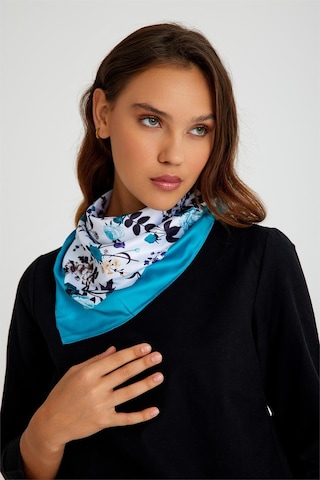 Beyaz Bandana Fular Saten Kumaş Çiçek Desenli 1014 42 Beyaz