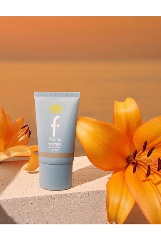 Sun Lovers Nemlendirici Etkili & Doğal Bitişli Renkli Güneş Koruyucu Spf50-007 Warm Honey