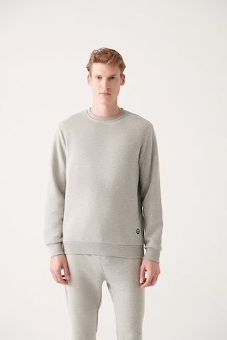Avva Bisiklet Yaka İçi Polarlı 3 İplik Pamuklu Standart Fit Normal Kesim Unisex Sweatshirt Gri E001017 Gri