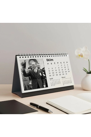 2027 Atatürk Masa Takvimi Özel Siyah Fotoğraflı Cumhuriyet Temalı Masaüstü Takvim