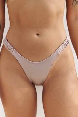 Mai Collection Mai Studios Co. Zahira Yan Büzgü Detaylı Brezilyan Lila Bikini Altı Lila