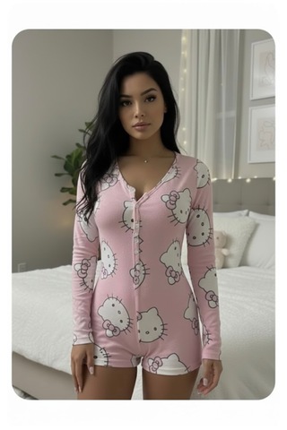 Trend Dokunuş Kadın Pamuklu Hello Kitty Desenli Düğmeli Uzun Kollu Şortlu Gecelik Tulum Pembe - Beyaz