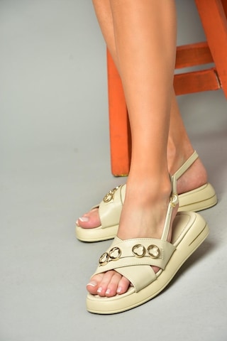 Fox Shoes S518105809 Bej Alçak Tabanlı Kadın Sandalet Bej