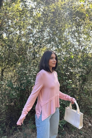 Kadın Pembe Elleri Eldiven Detaylı, Asimetrik Kesim, Bisiklet Yaka, Eteği Pliseli, Salaş Spor Bluz Pembe
