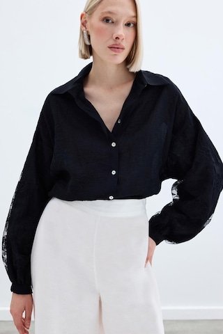 Sateen Nakış Detaylı Kraşlı Gömlek - Siyah-136254 Siyah