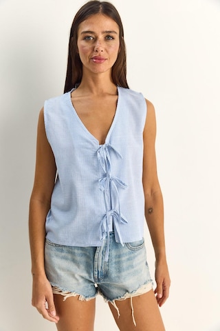 Shade Kadın %100 Pamuk Kalın Askılı Önden Bağlama Detaylı Çizgili Peplum Bluz 60282045 - Beyaz-mavi Çok Renkli