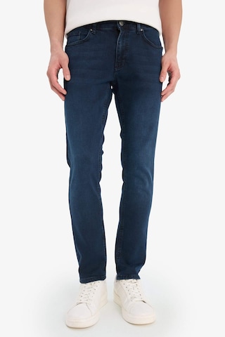 DeFacto Pedro Slim Fit Dar Kalıp Normal Bel Dar Paça Jean Pantolon E8200AX25SPNM83