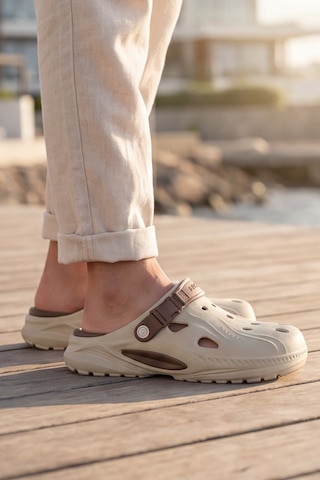 Terra Strata: Erkek Çift Tabanlı Bej-kahverengi Comfort Clog Erkek Terlik - Tokalı Arka Bantlı S...
