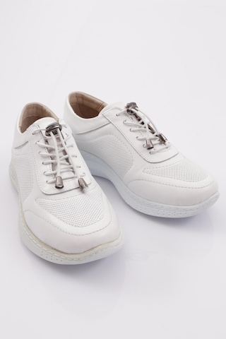 Dgn 8000 Kadin Bağcikli Lazer Baskili Comfort Ayakkabi 8000-1602-R0198 Beyaz