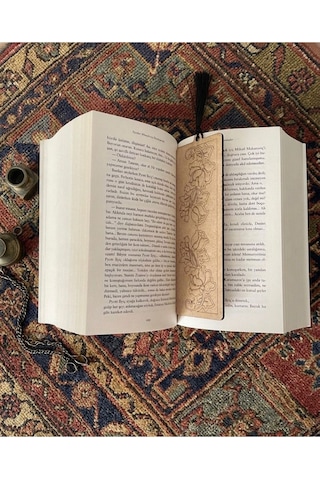 Çiçek Desenli Kitap Ayracı
