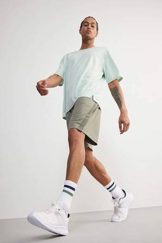 DeFactoFit Standart Fit Sporcu Kısa Paça Şort D6449AX25SPKH457