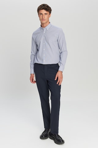 AC&Co / Altınyıldız Classics Erkek Beyaz Lacı Slim Fit Dar Kesim Düğmeli Yaka Çizgili Gömlek Beyaz Lacı
