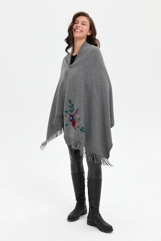 Desen Triko Kadın Papatya İşlemeli Püsküllü Yün Şal 24028 Füme Füme