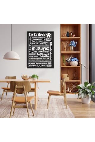 Bu Evde Her Zaman Gülümseriz Yazısı Siyah Çerçeve Görünümlü Beyaz Zemin Siyah Yazılı 40x55 Pvc 1mm