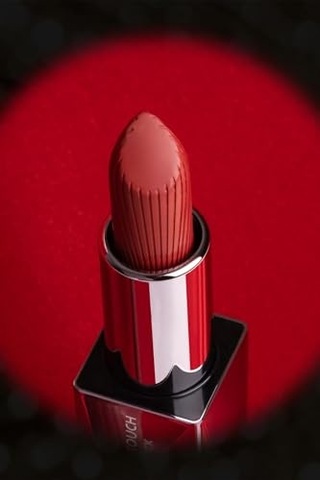 Uzun Süre Kalıcı Nemlendirici Pürüzsüz Etkili Yarı Mat Ruj Satin Touch Lipstick 826 Allure Red Diğer
