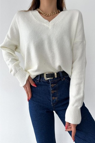 Femelle Kadın V Yaka Standart Beden Oversize Basic Triko Kazak Beyaz