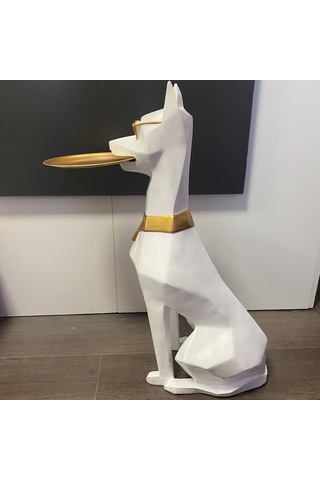 Tepsili Servis Yapan Köpek Doberman