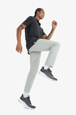 DeFactoFit Slim Fit Dar Kesim Standart Paça Esnek Multifonksiyonel Dokuma Sporcu Pantolon E3333AX25SPGR321