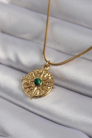 316l Çelik Gold Renk Yeşil Taşlı Kutup Yıldızı İşleme Madalyon Model Kadın Kolye - Tj-bko8355 Çok renkli