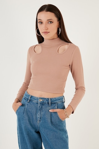 Lela Esnek Slim Fit Cut Out Pencereli Dik Yaka Crop Bayan Bluz 5865348 Bisküvi