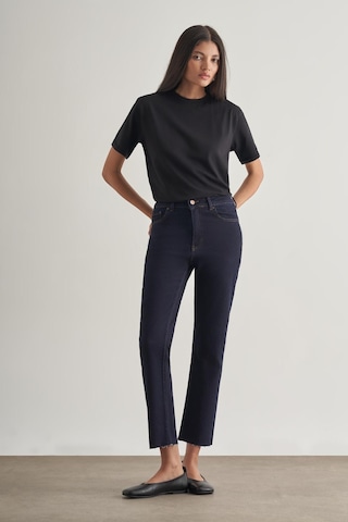 Mizalle Kesikli Mom Fit Denim Lacivert Pantolon Lacivert