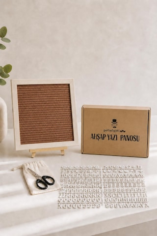 Woodart Premium Letter Board Seti, Ceviz Kahve Keçe Yüzeyli Doğal Çam Ahşap Yazı Panosu Şövale Standlı Dekoratif Set Kahverengi