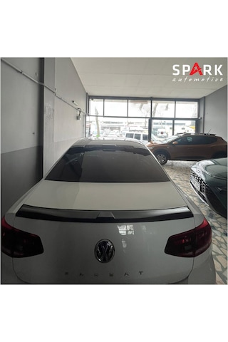 Volkswagen Passat 2015- Yılı Ve Sonrası Uyumlu Arka Bagaj Üstü Spoyler Siyah