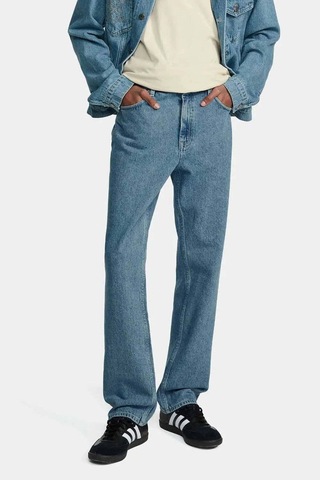 Daily Paper Kibo Jeans: Orta Mavi Renkli, Düz Paçalı Ve %100 Pamuklu Şık Pantolon Açık Mavi