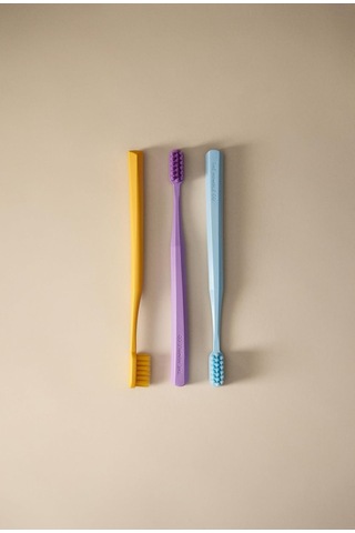 The Humble Co. - Humble Brush Adult Soft - 7.000 Kıl İçeren Bitki Bazlı Diş Fırçası Renk Asortili