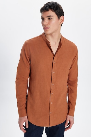 Tudors Erkek Slim Fit Dar Kesim Uzun Kollu %100 Pamuk Keten Doku Hakim Yaka Kiremit Renk Gömlek-28837 Kiremit