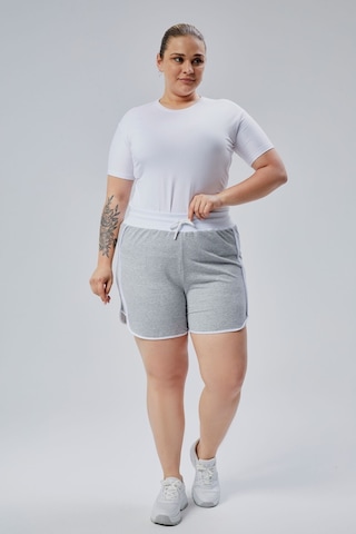 Banega Curve Büyük Beden Kadın Biye Detaylı Örme Yüksek Bel Şort& Bermuda Gri