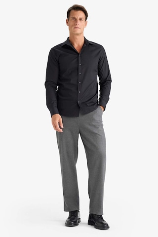 Defacto Slim Fit Dar Kesim İtalyan Yaka Non Iron Ütü Gerektirmeyen Uzun Kollu Gömlek A7803AX24SPBK27 Siyah